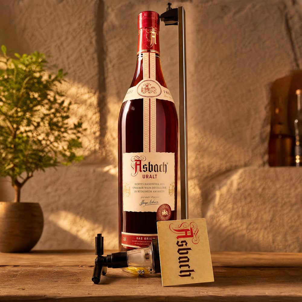 Asbach Uralt 3 Liter Flasche mit Wandhalter und Portionierer 3 Liter/ 36.0% vol Produktbild