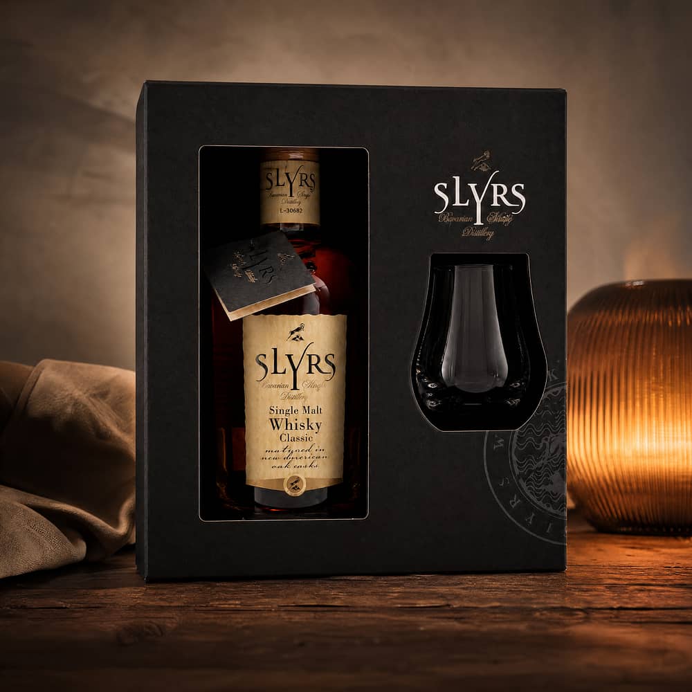 Slyrs Single Malt Whisky Geschenkset inkl. Slyrs Glas 0,70 Liter/ 43.0% vol Produktbild